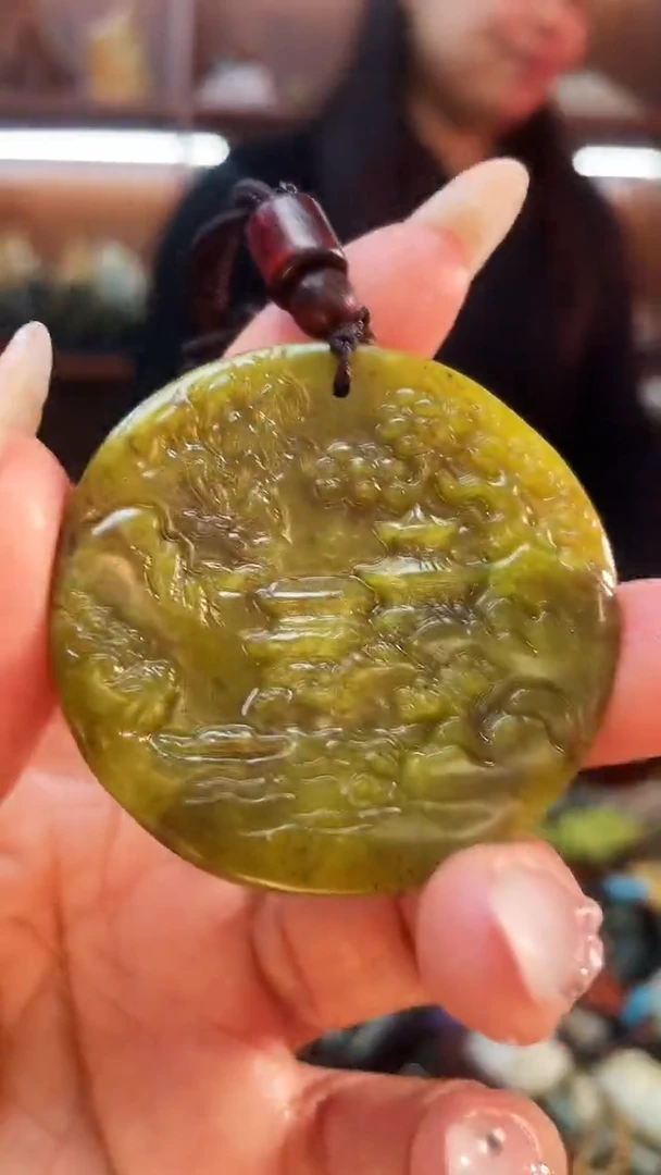未镶嵌蛇纹石玉吊坠