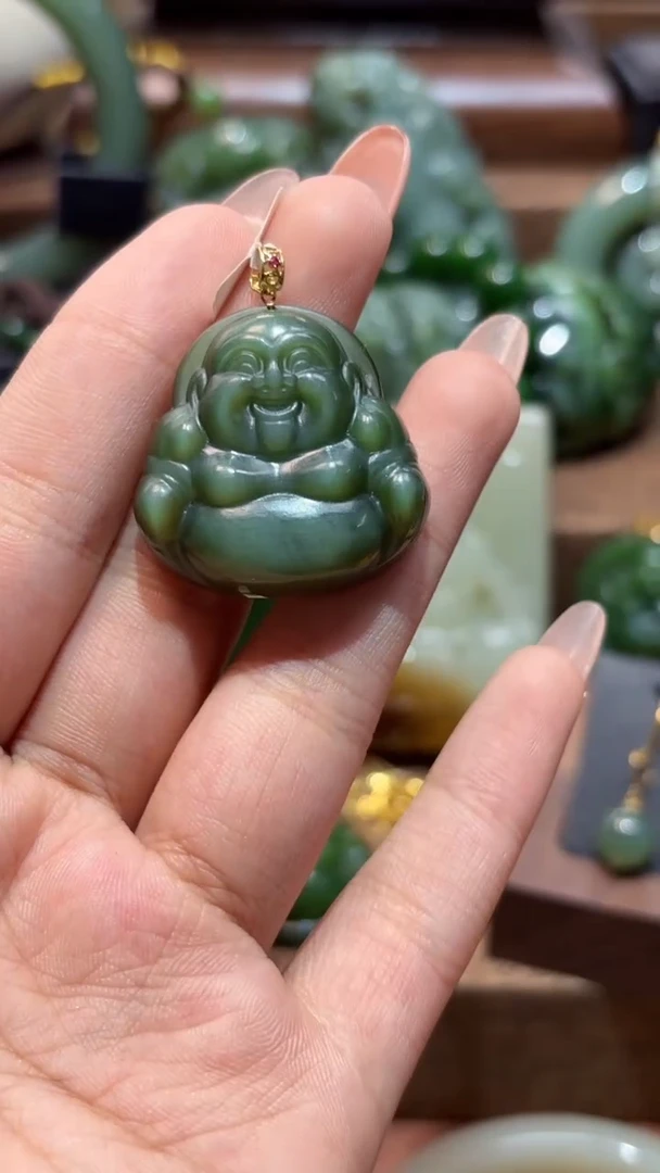 颈饰18K金镶嵌和田玉（碧玉）1