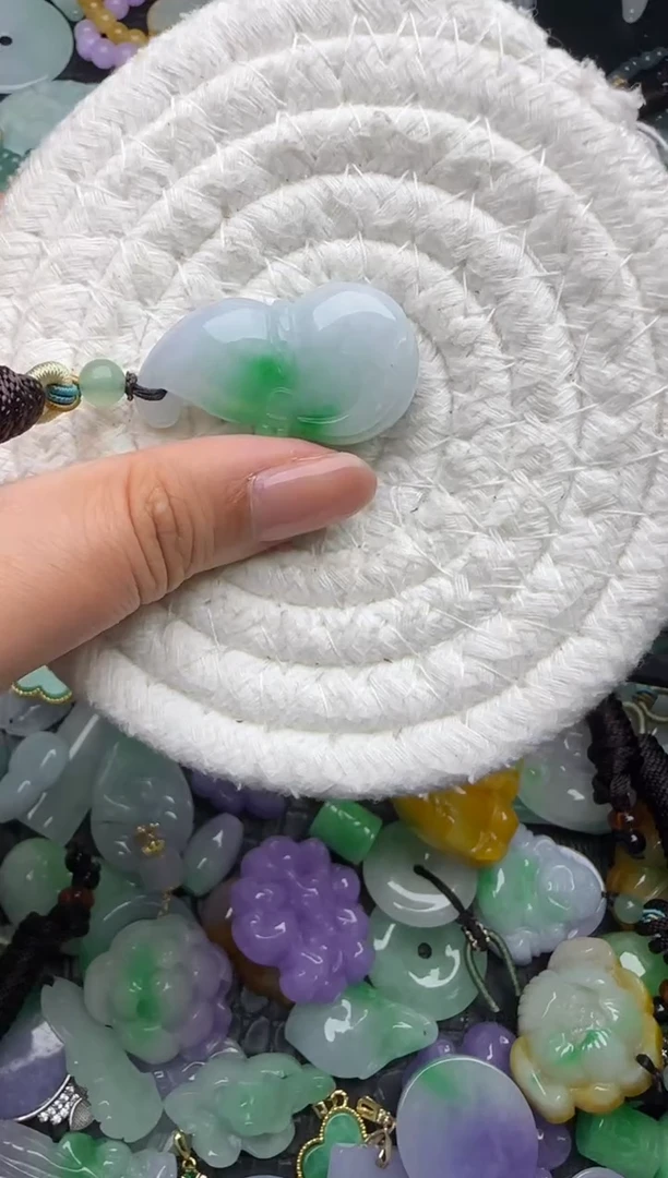 颈饰未镶嵌翡翠缅甸翡翠吊坠