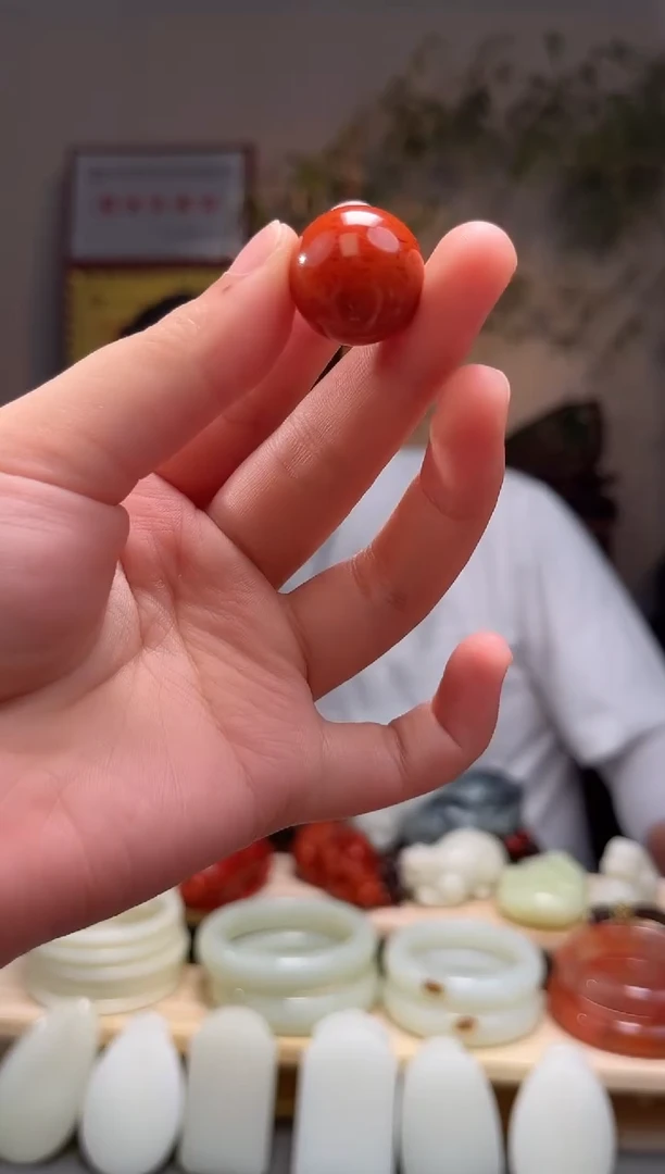 颈饰未镶嵌南红玛瑙吊坠