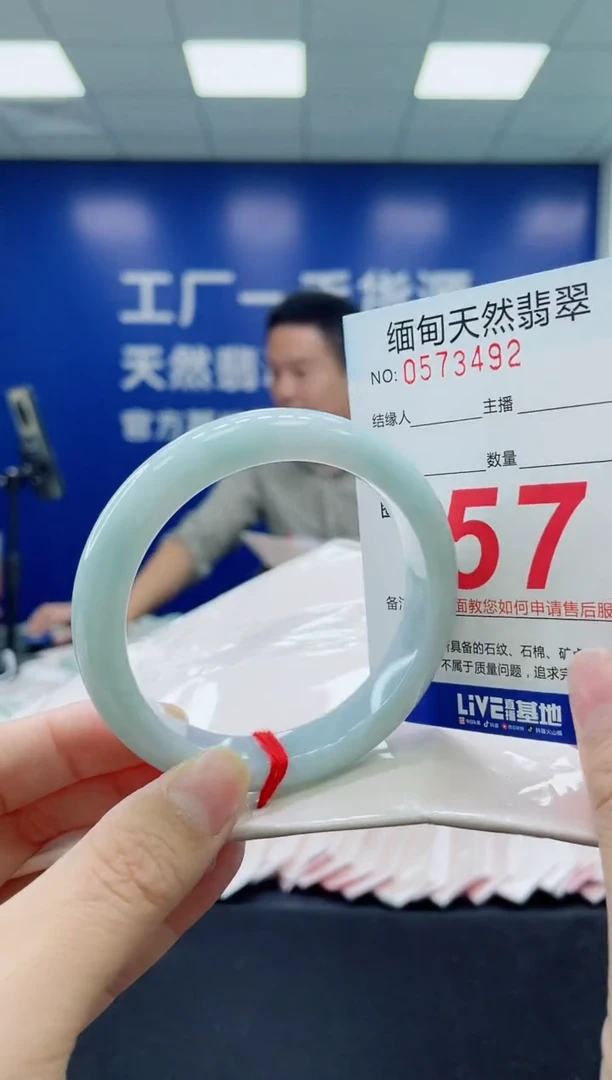 未镶嵌手镯翡翠天然翡翠手镯