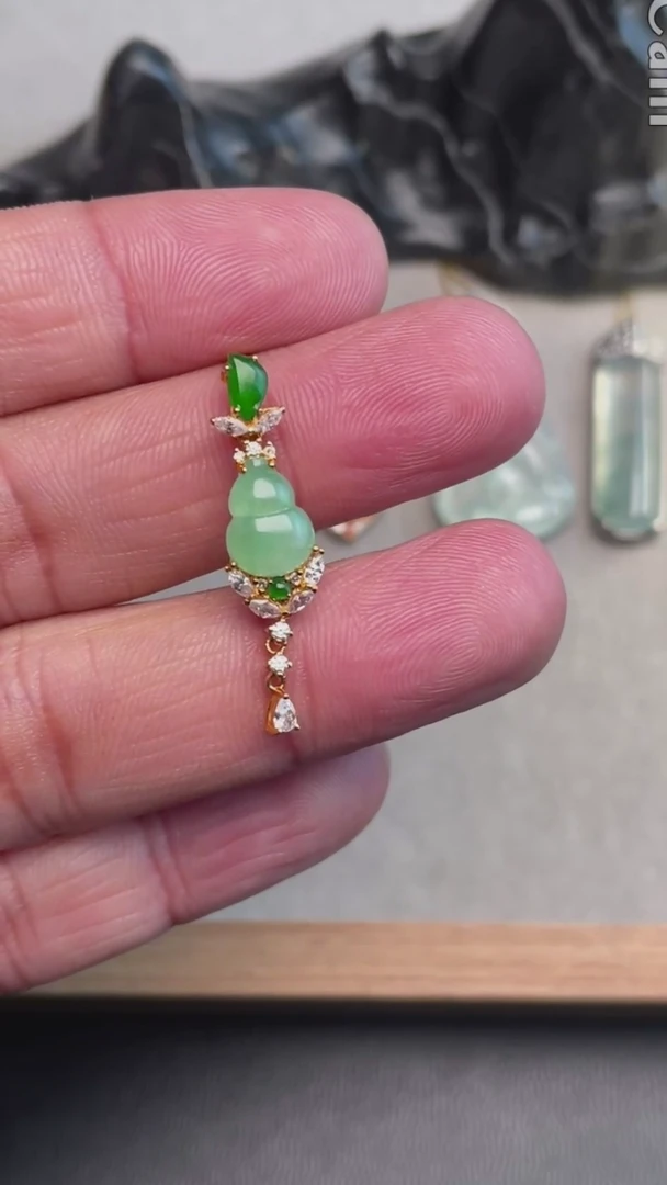 【闪购商品】翡翠吊坠(不含链)18K金镶嵌天然缅甸翡翠A货