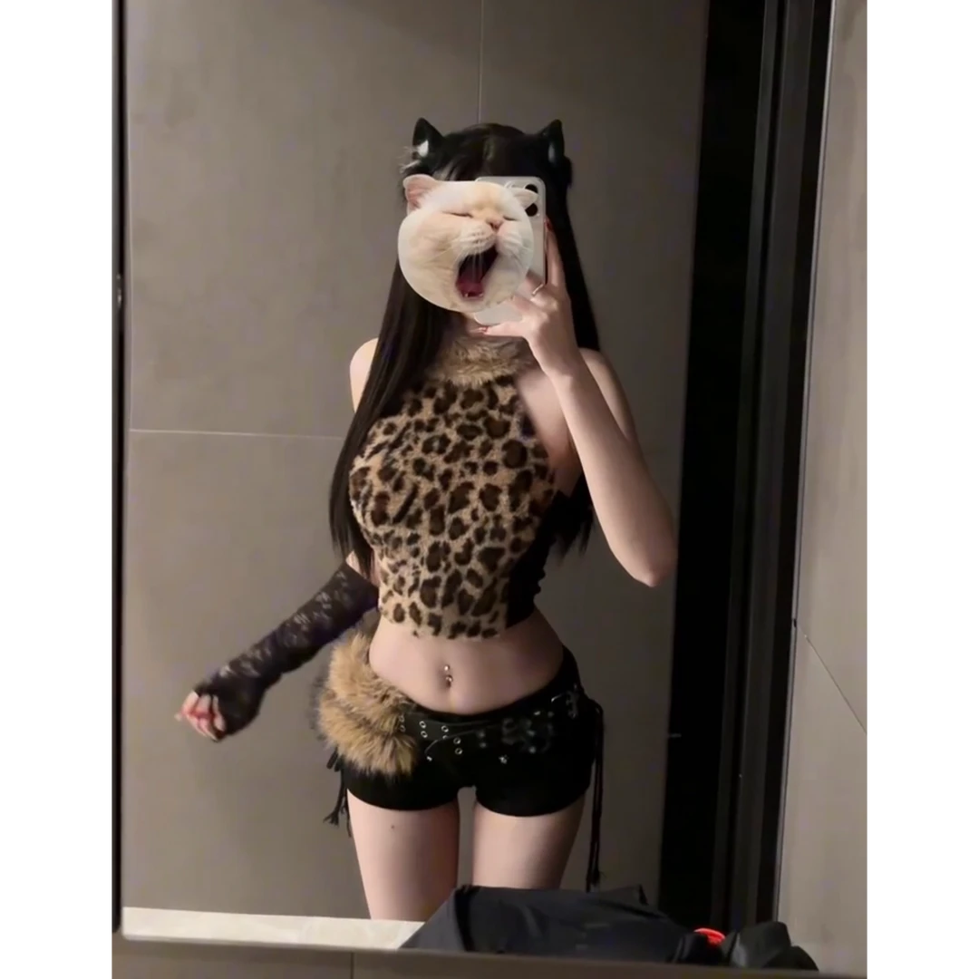 性感辣妹露脐毛毛拼接挂脖背心女短款上衣毛毛拼接腰带短裤套装