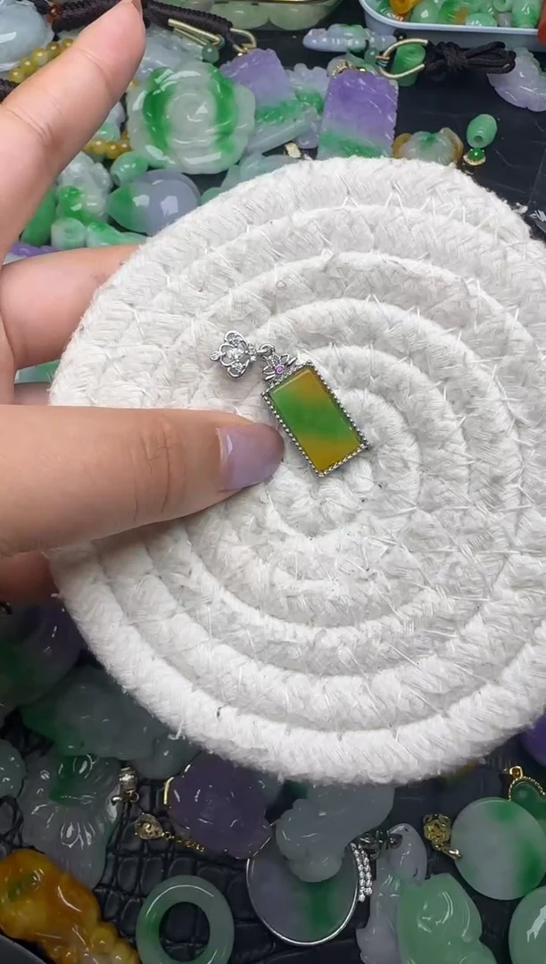 颈饰未镶嵌翡翠缅甸翡翠吊坠