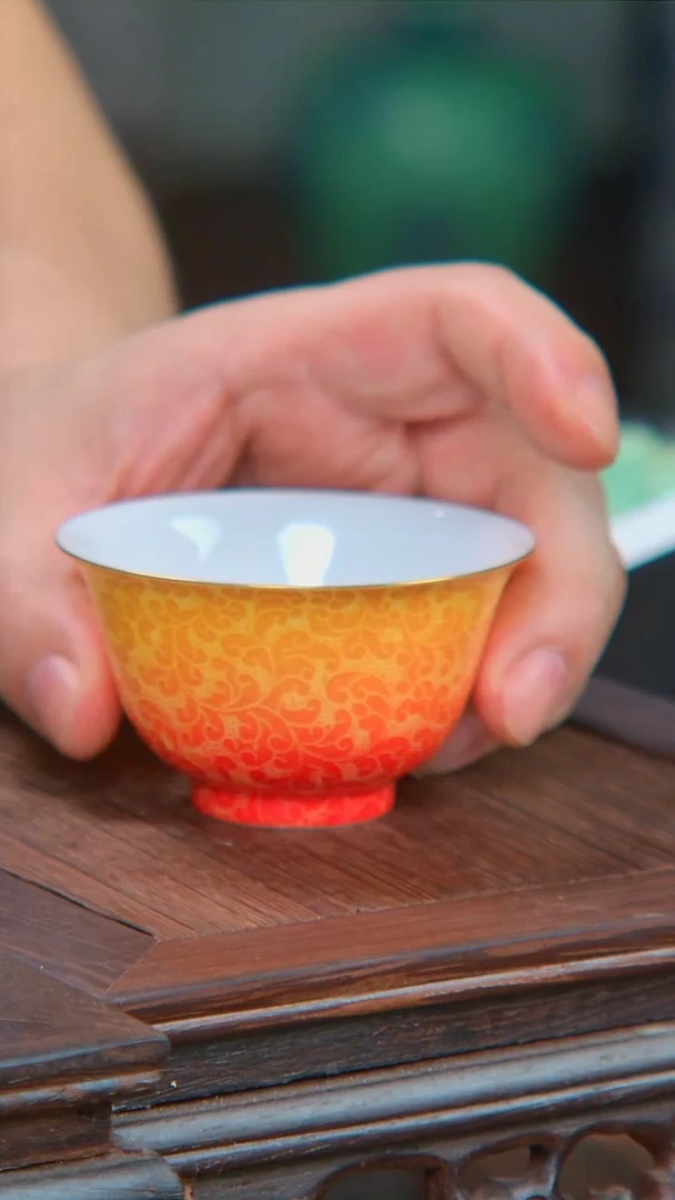 央博文化交流瓷器扒花杯子