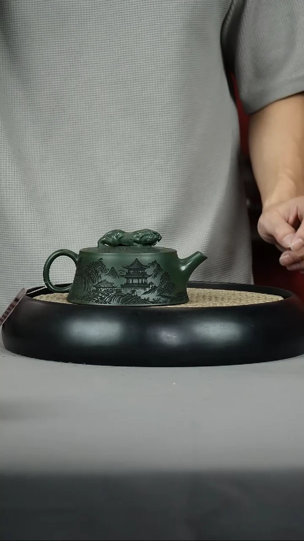 茶壶紫砂绿泥 虎纽柱础 刻绘山水