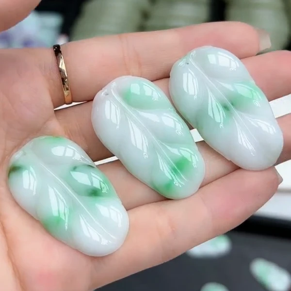 石惑珠宝^翡翠吊坠-叶子/多样性发一