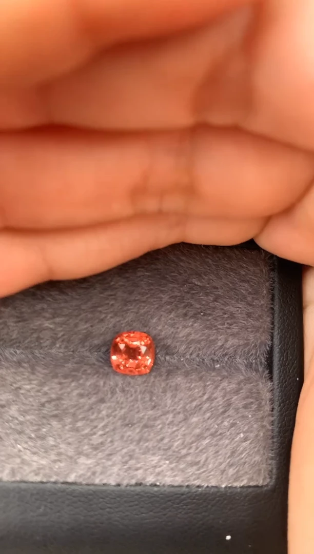 未镶嵌裸石定制尖晶石枕型 橙色调 1.42ct