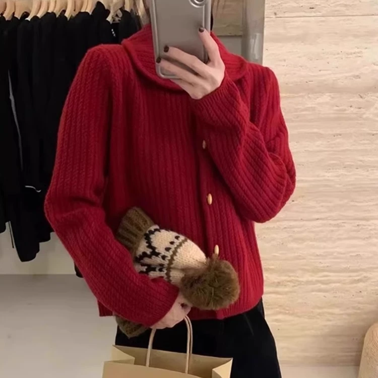 复古过年圣诞红色娃娃领毛衣开衫女别致漂亮短款针织翻领外套秋冬