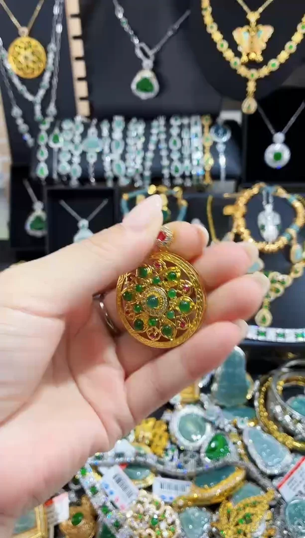 翡翠未镶嵌颈饰天然翡翠a货 多样性发其一