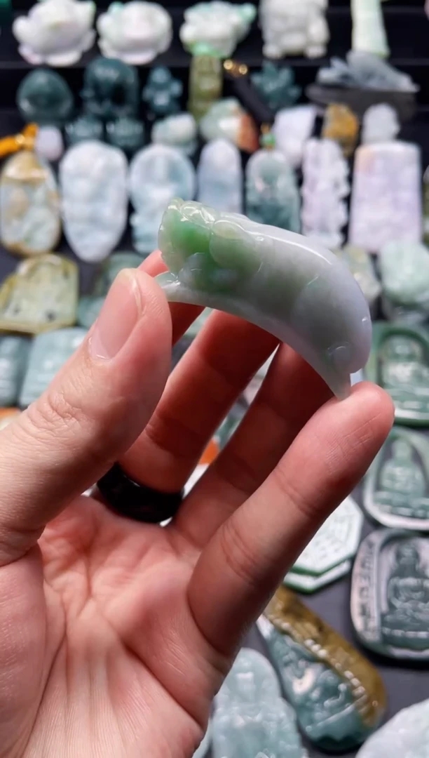 颈饰未镶嵌翡翠15  天然翡翠a货  貔貅手牌