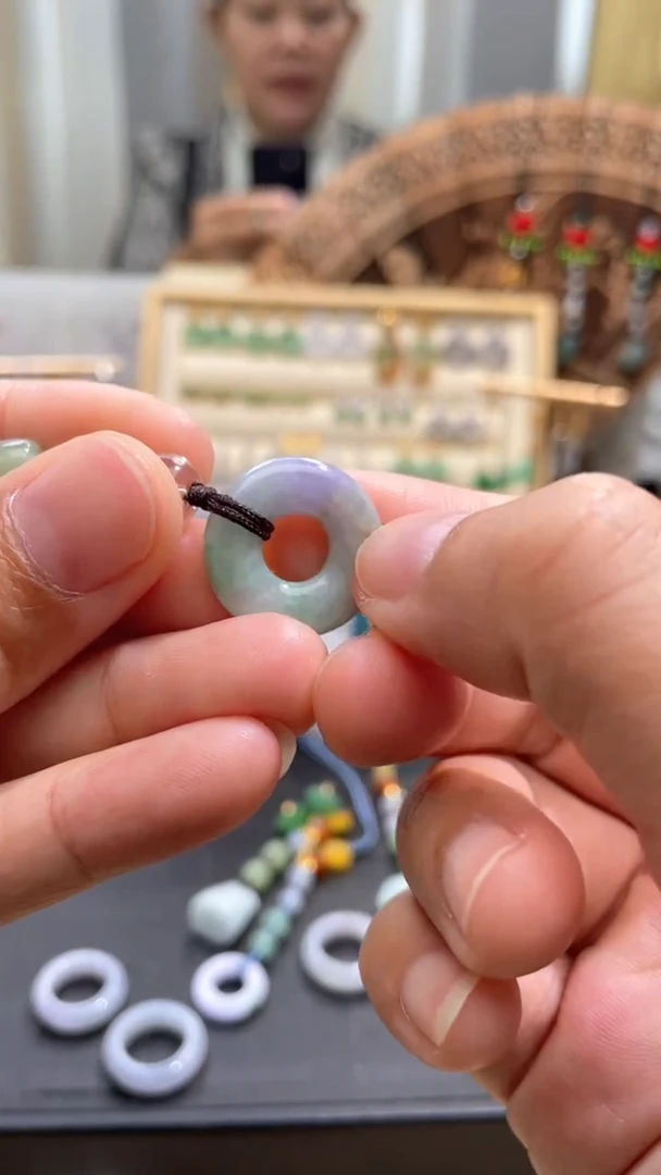 【闪购商品】翡翠颈饰未镶嵌甜甜圈手机挂