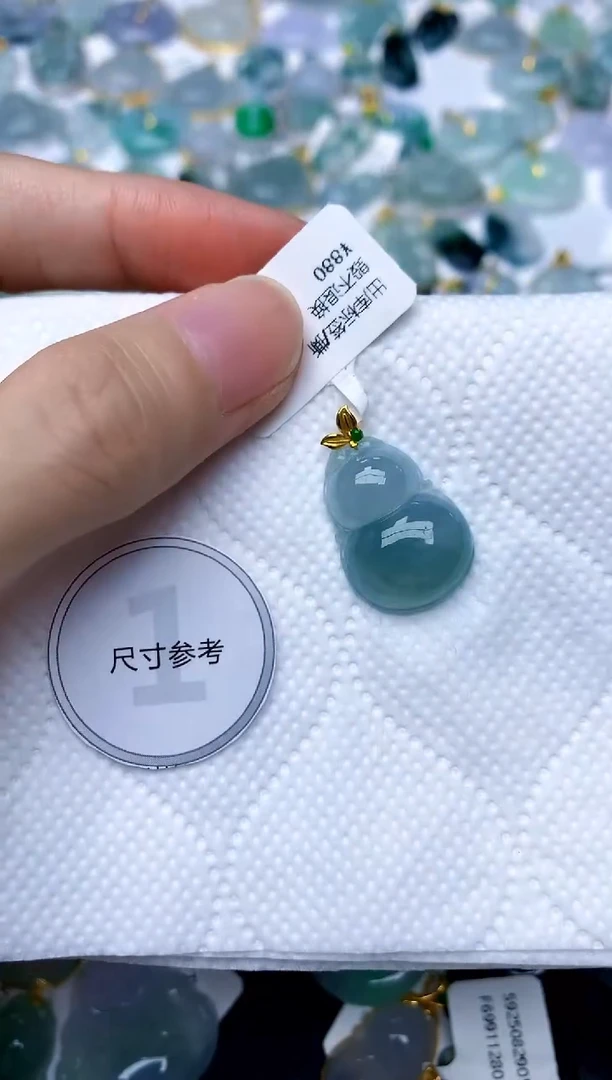 颈饰18K金镶嵌翡翠天然A货翡翠