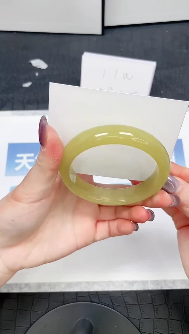 【闪购商品】石英质玉手镯未镶嵌126-60