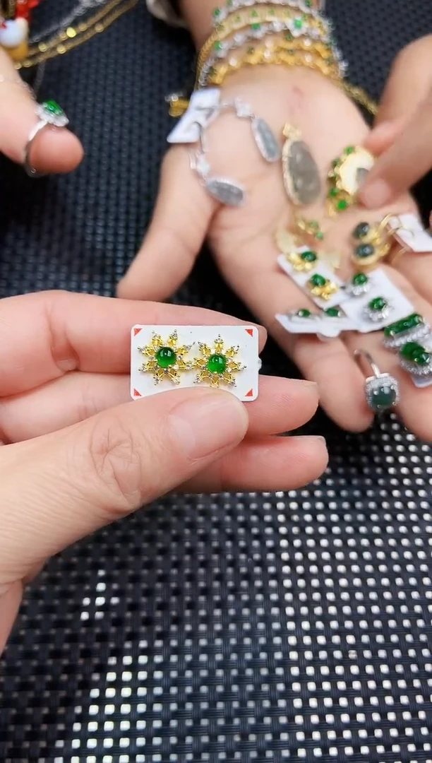 【闪购商品】翡翠耳饰未镶嵌111111111