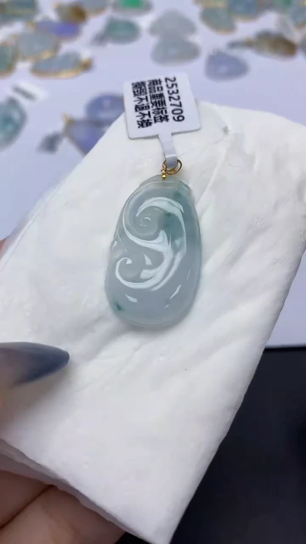 翡翠18K金镶嵌颈饰天然a货翡翠