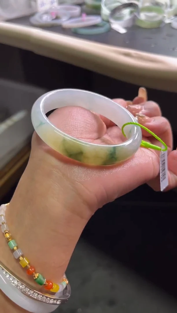 未镶嵌手镯定制翡翠黄飘花55-57贵妃