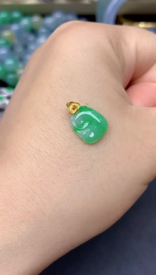 颈饰18K金镶嵌翡翠12-雪姐翡翠天天见