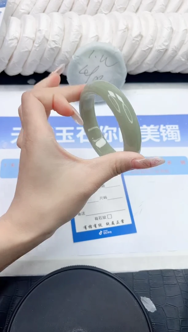 未镶嵌手镯石英质玉61-56.5