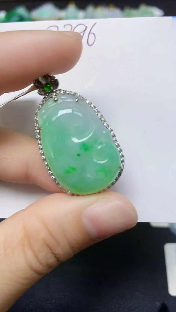 翡翠18K金镶嵌颈饰 天然缅甸翡翠A货