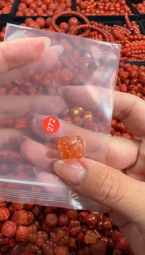 南红玛瑙未镶嵌颈饰1