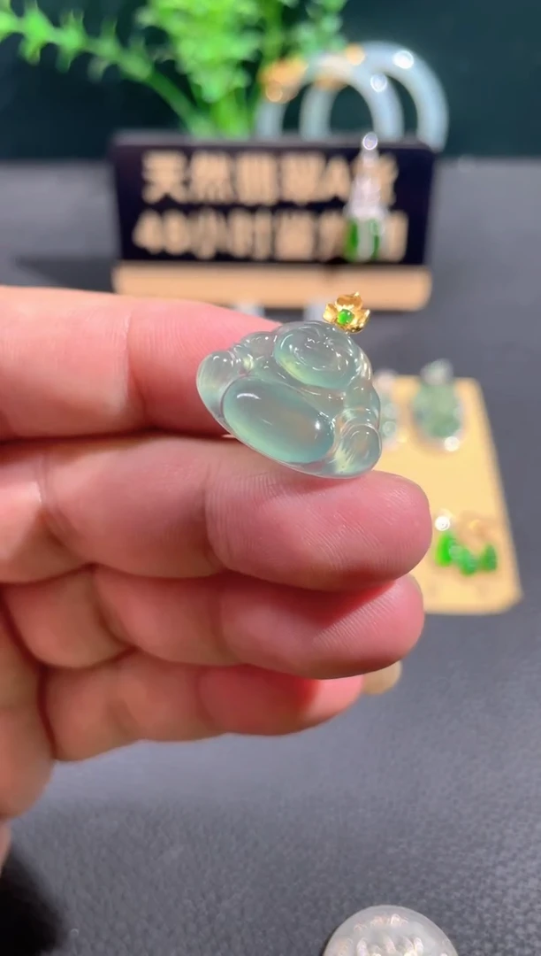 翡翠18K金镶嵌颈饰翡翠