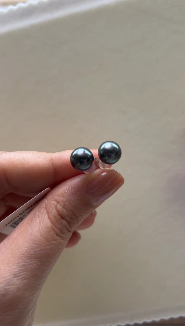 银S925镶嵌耳钉海水珍珠誉**宝8.5-9mm近圆大溪地素钉带绿光炫彩