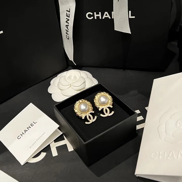 未使用 Chanel/香奈儿 经典时尚珍珠水钻耳钉小香风22C/AX0231