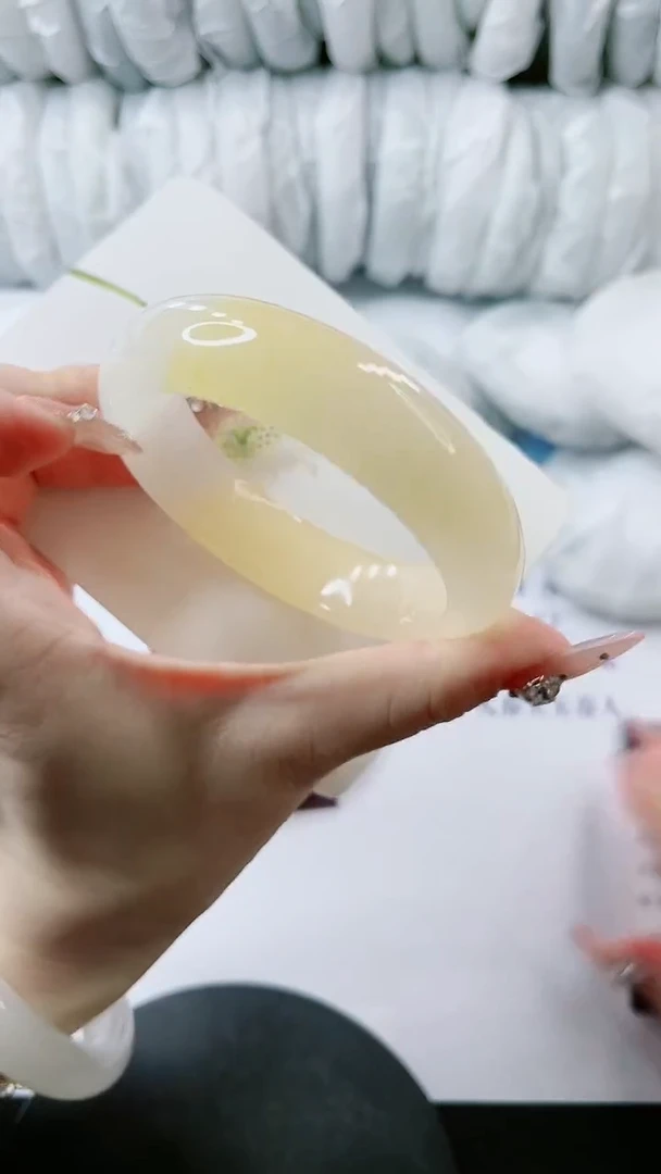 【闪购商品】石英质玉手镯未镶嵌多样性发货V304