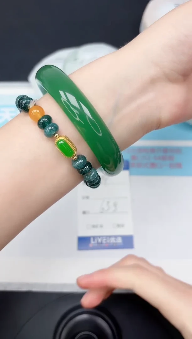 未镶嵌手镯石英质玉84-63.5