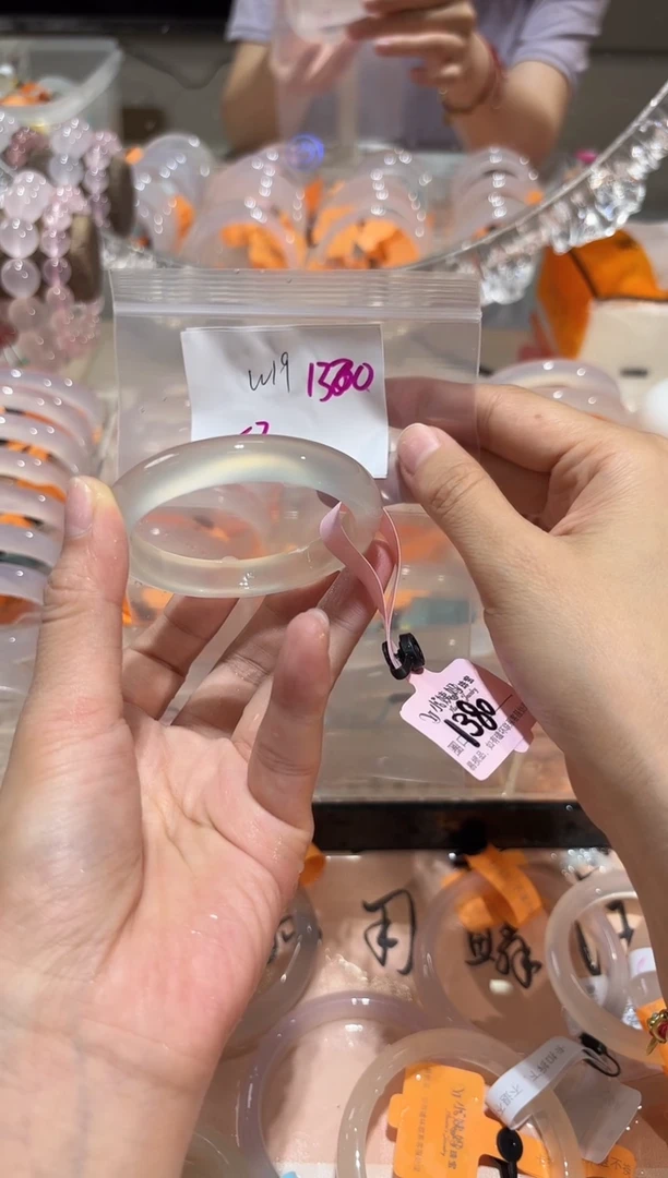 玛瑙/玉髓手镯未镶嵌E****.W19