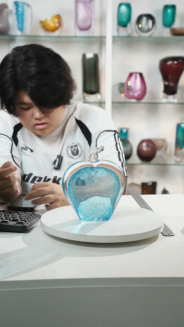 20高轻奢琉璃花器正常手工痕迹