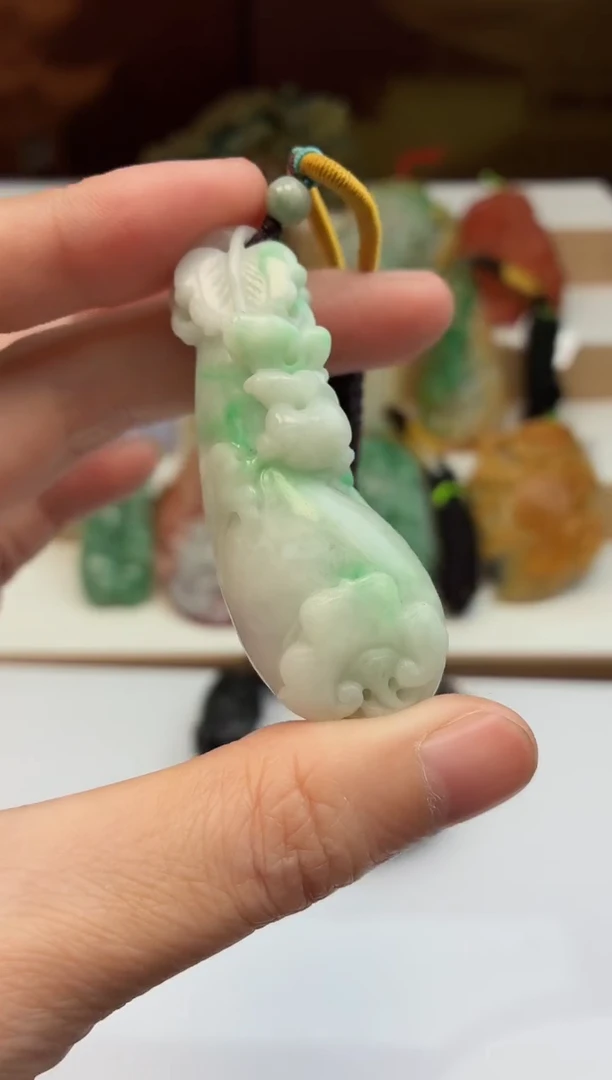 颈饰未镶嵌翡翠牌子