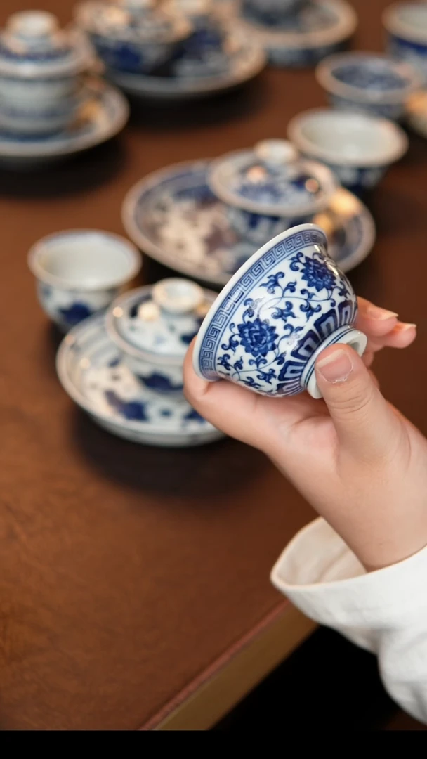 缠枝连纹理压手主人杯