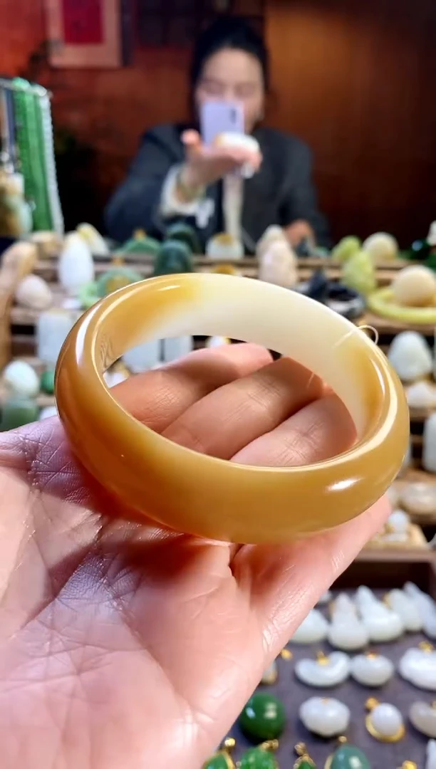【闪购商品】和田玉手镯未镶嵌60