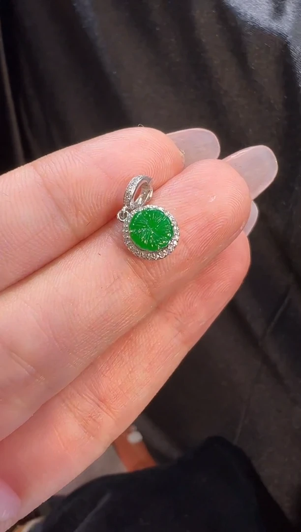 【闪购商品】翡翠颈饰18K金镶嵌吊坠