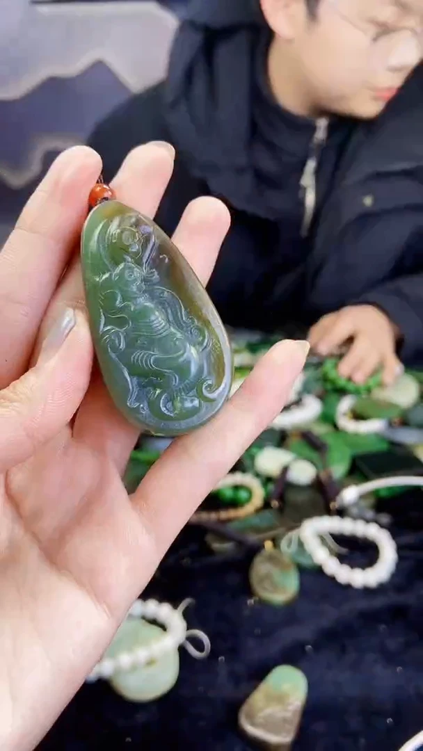 颈饰未镶嵌和田玉1