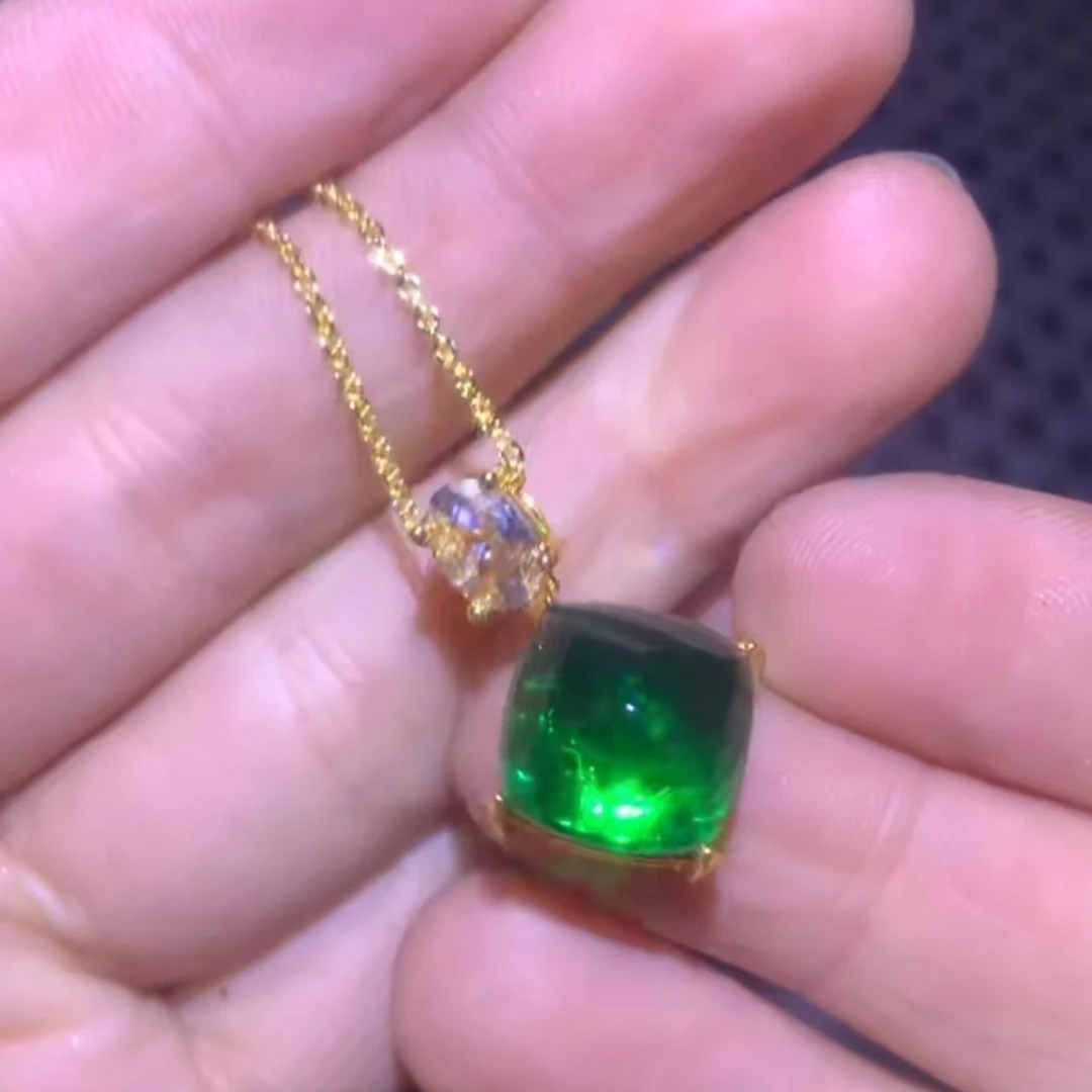 【南非定制】经典高级轻奢大气百搭吊坠2025002