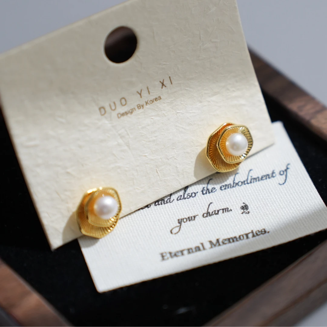 铜合金耳饰 法式轻奢耳钉精巧重工荷叶边淡水珠珠