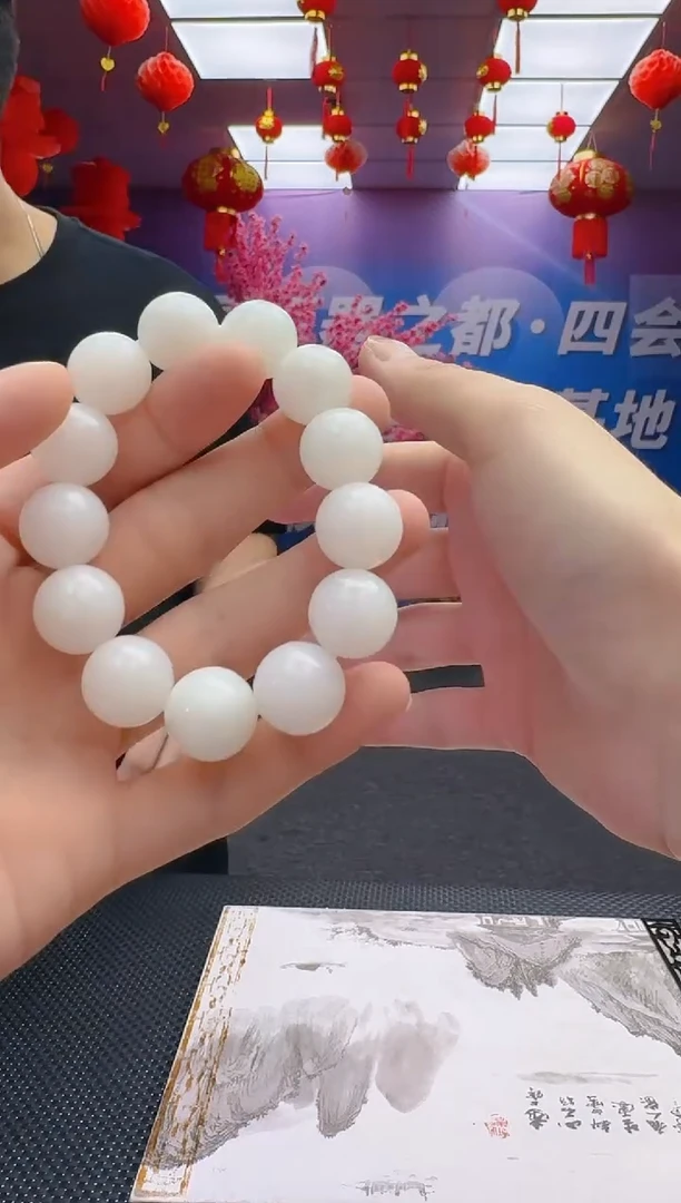 手串未镶嵌透闪石质玉翻****巴手串