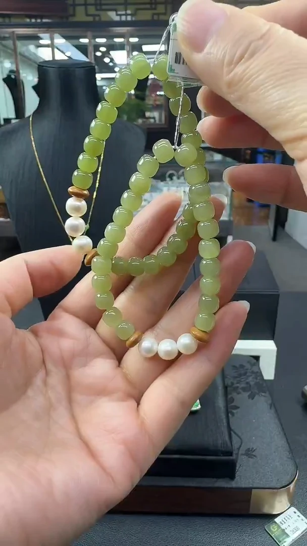 未镶嵌手链和田玉手串多样性发其一