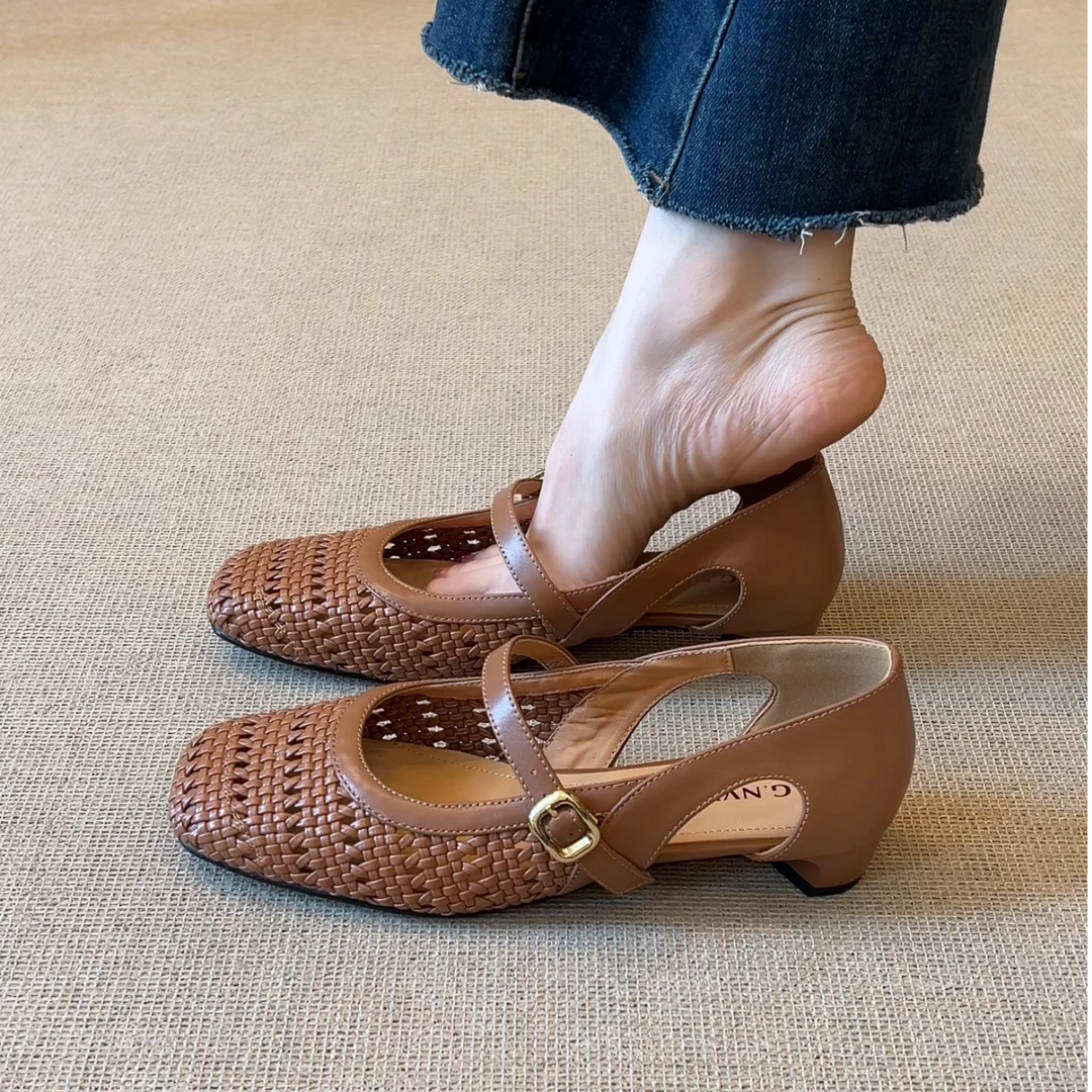 法式复古单鞋女2025夏季新款编织镂空浅口方头一字带低跟软底凉鞋
