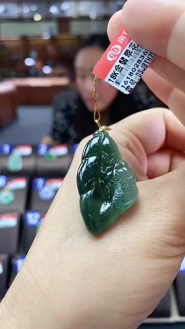 翡翠18K金镶嵌颈饰花件