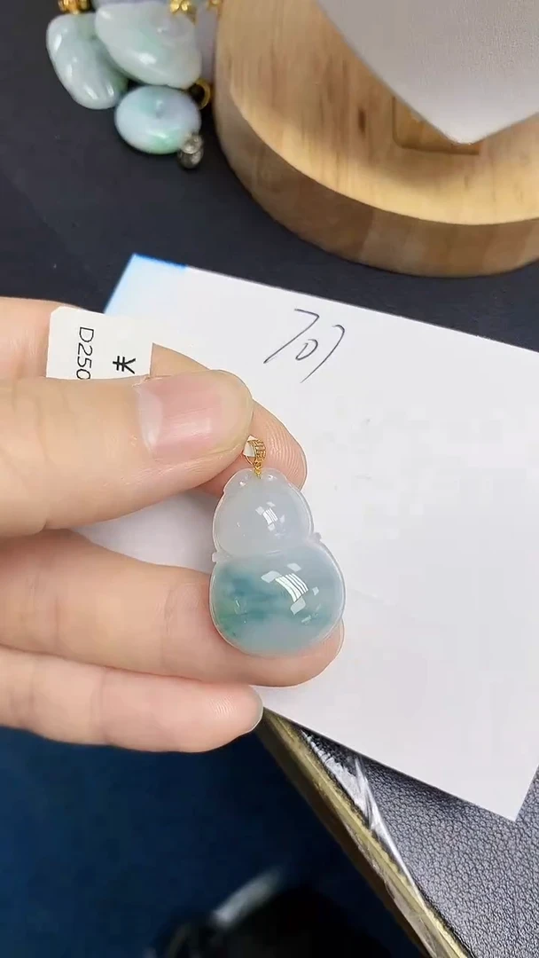 颈饰18K金镶嵌翡翠天然缅甸翡翠A货翡翠百元以上9元证书费自理