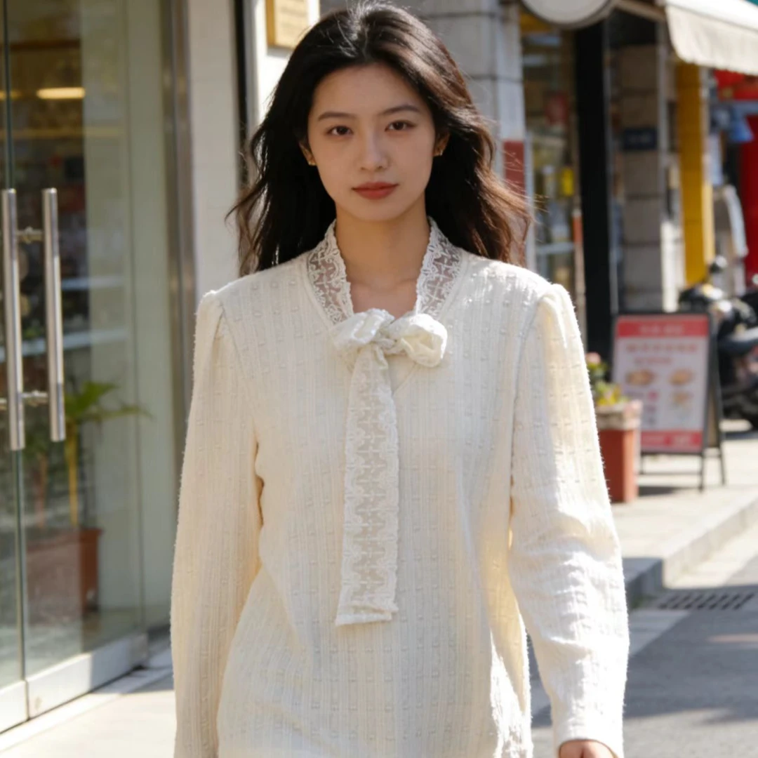 常规蕾丝衬衫早秋小香风女雪纺衫设计师气质春季复古时尚提花