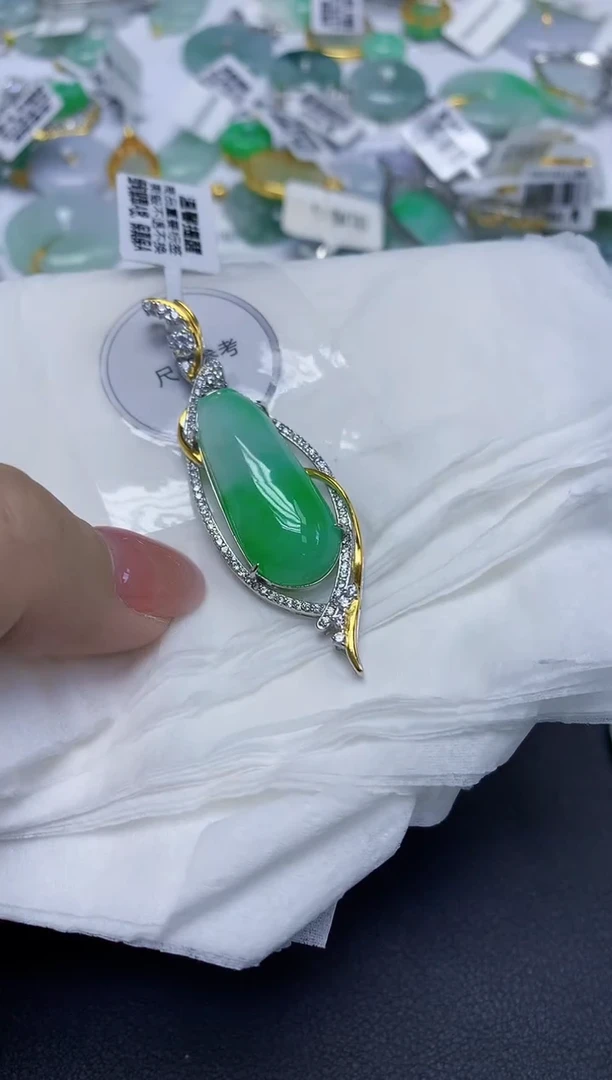 颈饰未镶嵌翡翠天然缅甸翡翠A货多样性发一件