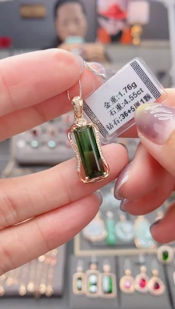 颈饰18K金镶嵌碧玺4.55