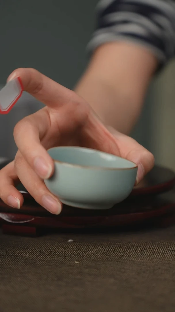 微微瑕 小普洱杯汝瓷