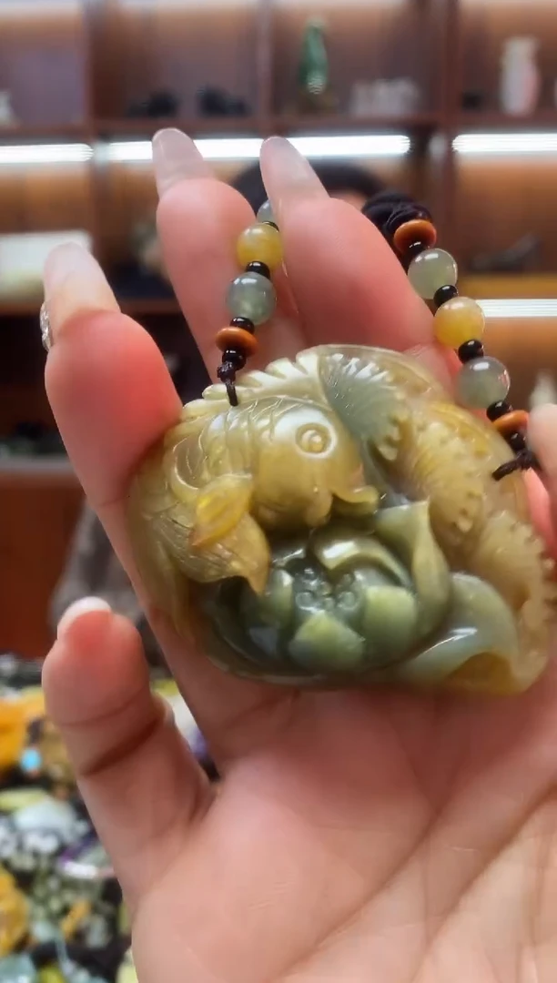 未镶嵌蛇纹石玉吊坠