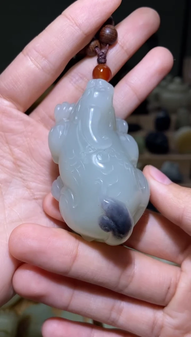 未镶嵌和田玉把件新疆和田玉青花貔貅手把件